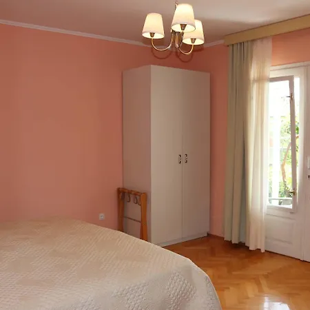 לינה וארוחת בוקר Katarina