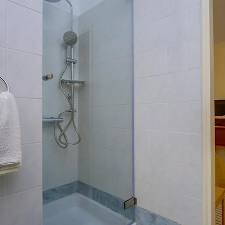 Katarina מאלי לוסיניי