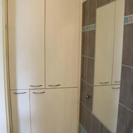 לינה וארוחת בוקר Katarina 4*