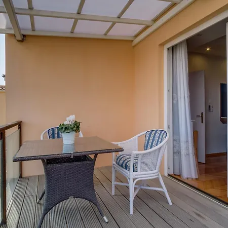 לינה וארוחת בוקר Katarina 4*